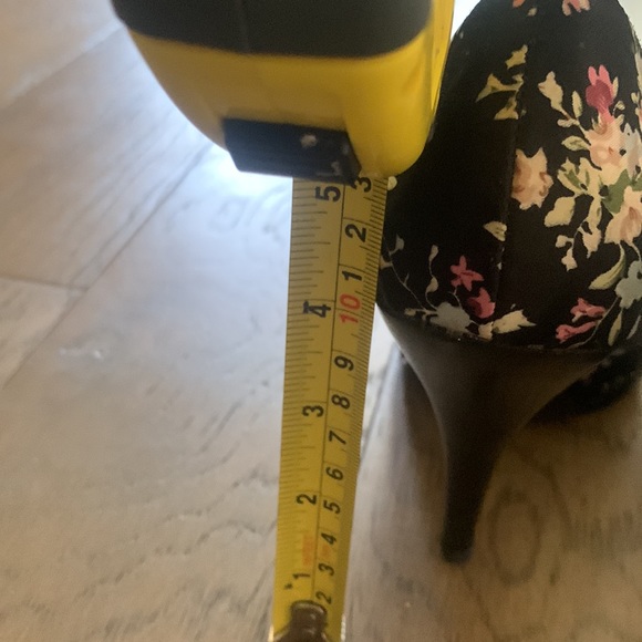 Vintage Kenneth Cole (Tribeca Production brand) open-toed stilettos. Size 9. - Picture 7 of 12